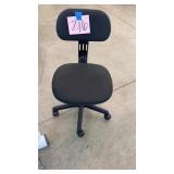 BLACK ROLLING OFFICE CHAIR