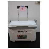 NEW IGLOO 60 QUART WHEELED COOLER