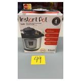 INSTANT POT 8 QUART PRESSURE COOKER