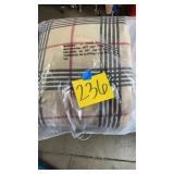 NEW PLAID LARGE PLUSH BLANKET