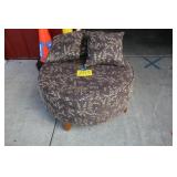 ROUND PRINT OTTOMAN W/ 3 PILLOWS