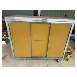 Insulated cafeteria cabinet