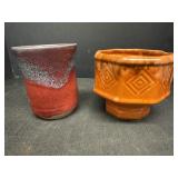 2 pottery vases