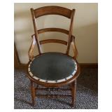 Oak ladder back side chair w/ cushion seat