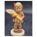M.I. Hummel Club figurine, A Sweet Offering