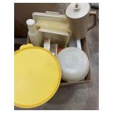 Tupperware & misc plastic ware