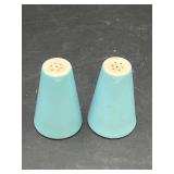 Vtg salt & pepper shaker set, 3.75in tall