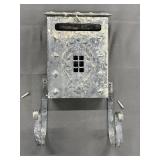 Vtg wall mount metal mailbox