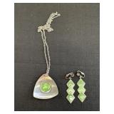 Silver tone green stone pendant necklace & clip