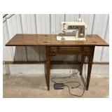 Vtg Singer sewing machine cabinet, model 636