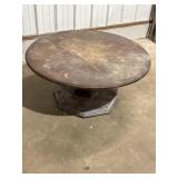 Round pedestal coffee table w/octagon base