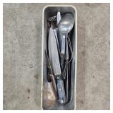 Kitchen Knifes & Utensils in 16in Metal Pan