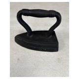 Cast iron sad iron, 4.5 x 3.75in H