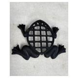 Cast iron frog trivet, 6.5 x 4.5 x 1in