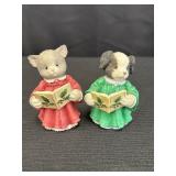 Mary Moo cat & dog carolers - Weï¿½re In Purr-fect
