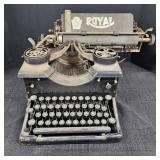 Vintage Royal Model 10 Typewriter