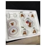 1989 Smithsonian Institution Bear 9pc tea set,