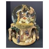 9"ï¿½ Nativity Snow Globe