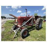 IH Farmall 400 Tractor w/ loader