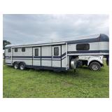 1990 Merhow 4 Horse Trailer w/ sleeper - Title