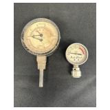 2 pressure gauges