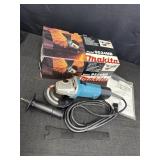 Makita 4 1/2in angle grinder 9524NB, appears new,