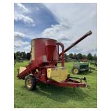 Farmhand 817 Grinder Mixer w/ scales