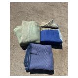 3 moving blankets