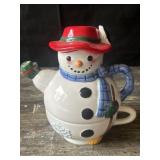 Pfaltzgraff "Snow Village" Teapot & Cup Set