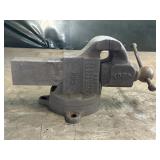 Yost No. 204 Machinist Vise swivel base