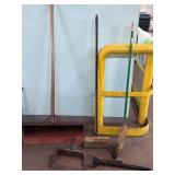 Snow Shovel, Brooms & Dust Pan (5)