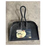 Metal jumbo dust pan