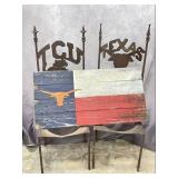 Texas Metal Chairs & Wooden Wall D©cor