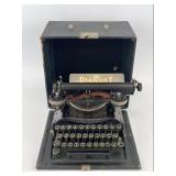 Diamant Portable Typewriter
