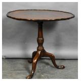 Georgian style mahogany pie-crust tilt-top table