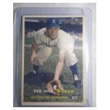 1957 Topps #30 Pee Wee Reese -Brooklyn Dodgers Los