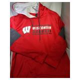 Wisconsin Badgers Mens Large hooded sweatshirt
