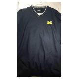 1 Michigan Wolverines Mens Large V neck pullover