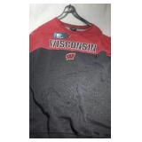 Wisconsin Badgers Mens XL pullover sweatshirt