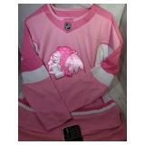 Chicago Blackhawks Youth Large pink jersey