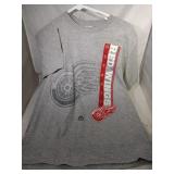3 Detroit Red Wings Youth Large Large shirts - two