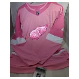Detroit Red Wings Youth Large pink jersey
