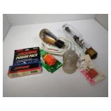 2 Grounding Plugs, Power Pack, 2 Light Bulbs