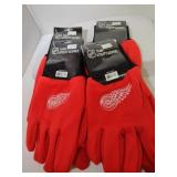 4 Pairs Of Detroit Red Wings Utility Gloves