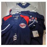 3 Minnesota Twins Youth Large shirts - one hooded