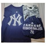 3 New York Yankees Youth Large shirts