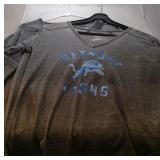 2 Detroit Lions Ladies long sleeve shirts - Medium