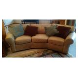 Flexsteel tan leather curved couch wih 4 pillows