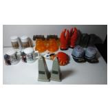 8 pairs of Salt & Pepper Shakers - Around the US 8 pairs of Salt & Pepper Shakers - Around the US