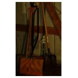 lot of shovels and one mop - 7 pieces lot of shovels and one mop - 7 pieces